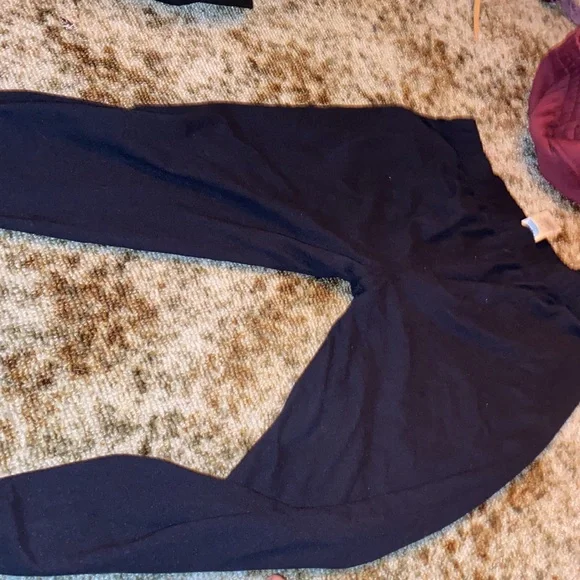 Sweet legs - Picture 2 of 4